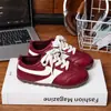 Otoño 2026 Nuevo Moda Infantil Versátil Ligero Suela Blanda Zapatos de Entrenamiento Alemanes Tenis Casuales de Bloques de Color Zapatos Planos