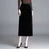 Falda de terciopelo dorado con pedrería, de moda y elegante para mujer, nuevo estilo otoño e invierno 2026, cómoda, versátil, adelgazante, falda recta de longitud media