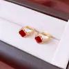 Aretes de Flor Chapados en Oro Real de 14K con Circonia, Versátiles para el Trabajo y el Uso Diario, Aretes de Alta Gama con una Sensación Elegante y Refinada, Únicos para Mujeres
