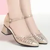 Sandalias Baotou con Pedrería Tacón Grueso Verano Malla Hueca Zapatos Individuales Zapatos de Moda de Malla para Mujer Hebilla de Una Línea Zapatos de Mamá