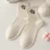 Meias Criativas Novas Fofas com Padrão de Urso Desenho Animado Estilo Japonês para Mulheres, Meias de Cano Médio, Versão Coreana, Estilo Ins Academy, Versátil