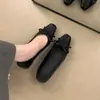 Zapatos sin cordones de estilo francés con estampado de lunares de onda suave y tacón oculto, Nuevo estilo de oficina Primavera 2026, Zapatos de mujer con estampado de leopardo