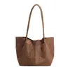 Bolsa Tote Casual Versátil Transfronteiriça para Mulheres 2025 Inverno Novo Estilo Personalizada Tendência Exquisita Super Popular Bolsa de Ombro Único Axila