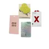 Etiquetas de Marca da Moda Atacado Etiquetas de Roupa Cartão Branco Papel Revestido Impressão Múltiplos Processos Materiais Personalizado