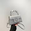 Bolso pequeño portátil de alto valor para mujer, nuevo estilo extranjero primavera y verano 2024, bolso cuadrado pequeño de alta gama con bordado de hilo de rombos para mujer