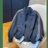 Elegante chaqueta deportiva de cuello alto con dos franjas para mujer, nuevo modelo 2026, chaqueta corta casual holgada y versátil para otoño