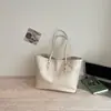 Bolsa Feminina Grande Capacidade Casual Transfronteiriça 2024 Nova Versátil Padrão Trançado Bolsa de Ombro para o Dia a Dia Bolsa Tote Simples