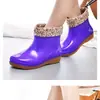 Botas de chuva Moda feminina adulta tendências botas de água sapatos de água antiderrapante impermeável com veludo algodão quente sola curta grossa botas de chuva quatro estações