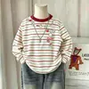 Camiseta de manga larga a rayas de algodón puro para niñas, nueva versión primavera y otoño 2026, estilo coreano, top casual versátil, camiseta básica para niños