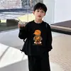 Camiseta de manga larga para niño, algodón puro, nueva colección de otoño 2026, top casual elegante para niños pequeños, camiseta básica para niños