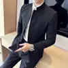 Traje de Lujo Ligero para Hombre Estilo Chino Nuevo Cuello Alto Dos Piezas Traje Delgado de Alta Gama para Hombre Decorado con Botones Traje