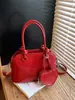 Bolsa Pequena Tote Vermelha Retrô Yuezi para Mulheres 20256 Nova Coleção Primavera Elegante de Alto Valor Bolsa Pequena Moderna Bolsa Transversal