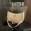 2026 Nova Bolsa de Mão de Couro Sintético Estilo Vintage de Hong Kong de Alta Qualidade, Bolsa de Ombro, Bolsa de Braço, Bolsa Transversal, Bolsa Simples para o Dia a Dia