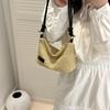 Bolsa Feminina de Palha Tecida Leve Casual Nova de Verão 2025, Elegante, Simples e Moderna Cor Pura Ombro Único Axila Transversal