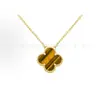 Collar de Acero de Alta Calidad con Forma de Trébol de Cuatro Hojas de la Suerte con Calcedonia Natural y Nácar, Artesanía de Precisión CNC, Collar de Plata de Ley Chapado en Oro de 18 Quilates
