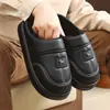 Chinelos de algodão quentes de inverno para homens, impermeáveis, espessados, antiderrapantes, adequados para uso doméstico, disponíveis em tamanhos grandes, feitos de couro PU, impermeáveis