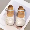 Zapatos pequeños de cuero para niña con lazo, colección primavera y otoño, zapatos de princesa de suela blanda, zapatos Mary Jane de estilo ballet francés, zapatos de actuación para niños