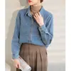 Camisa Jeans Azul Desgastado Vintage para Mulheres, Nova Versátil Camisa Jeans de Algodão em Camadas de Ombro Regular para Primavera e Outono 2025