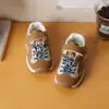 Tênis Esportivo Caminhada Infantil da Moda 2026 Outono/Inverno Tênis de Corrida Respirável para Meninos Superfície em Malha Estudante Versátil Sapatos de Treino Alemães