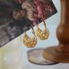 Pendientes de cesta de flores huecas con forma de corazón de Crowe, ligeros y de lujo, de estilo retro francés, de alta gama, con un toque de nicho, de moda, distintivos, exquisitos y sencillos.