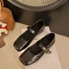 Novedad Otoño 2026 Zapato Mary Jane de Correa Única de Cuero Suave Francés de Nicho para Mujer, Retro, Punta Cuadrada, Suela Plana Suave, Mocasines