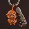 Lindo Llavero Colgante de Oveja Pequeña de Madera de Haya Curativa Encanto Tejida a Mano para Bolso Versátil Regalo del Año de la Oveja del Zodiaco