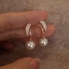 Pendientes de perlas y diamantes de imitación de lujo para mujer, diseño de nicho, sin orificios, 2024, nuevos y explosivos, sencillos.
