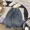 Calça jeans para meninos, nova coleção outono/inverno 2026, calça casual para bebês e crianças pequenas, calça comprida versátil de denim macio com forro de fleece, roupas infantis