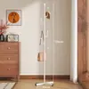 Perchero de pie para dormitorio, un estante de almacenamiento de lujo y simple que ahorra espacio y sirve como tendedero