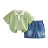 Terno de verão para bebês masculino 2025, novo conjunto de duas peças para bebês, casual, bonito, cachecol, lapela de urso, manga curta