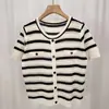 Estilo Chanel Tricô Fino Respirável Manga Curta Feminino Verão Estilo Ocidental Redutor de Idade Bonito Top Vazado Listrado Combinação de Cores Camiseta