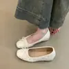 Primeiro Encontro com os Sapatos Mary Jane de Aumento de Altura Estilo Francês para a Primavera de 2026, Apresentando Rebites Elegantes, Bico Quadrado e Corte Baixo, com um Toque Refinado