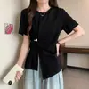 Moda Verão Feminina Plus Size Top com Nó Torcido e Ombro Irregular Camiseta Versátil de Manga Curta Emagrecedora