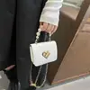 Bolso Cuadrado Pequeño Tejido con Cadena Moda 2026 Invierno Nuevo Elegante Versátil Simple Bolso de Hombro Cruzado con Cuentas