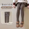 Medias de invierno para niñas con forro polar, engrosadas, con rayas verticales, cálidas y versátiles, adecuadas para usar como prenda exterior o como leggings.