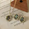 Reino Secreto Floreciente Estilo Bosque Retro Flor de Gema Verde Oliva Collar Pendiente Set de Lujo Ligero de Alta Gama para Mujer