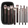 Novo conjunto de pincéis de maquiagem 11 peças cor café transfronteiriço com cerdas macias tricolores, incluindo pincel para base, pincel para sombra, pincel para sobrancelha, pincel para contorno e pincel para pó solto