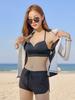Roupa de Banho Feminina e Masculina Split Manga Longa Shorts Conservador Esportiva Proteção Solar Contraste Preto e Branco Cor Fresca Férias na Praia Slim-fit Justa