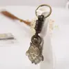 Llavero de Cuero Trenzado Nuevo Vintage de Venta Caliente Europea y Americana, Accesorio Decorativo Unisex, Adorno Colgante de Aleación