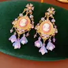 Brincos Florais Vintage Retrô com um Toque de Luxo Leve e High-End, Design de Tarraxa com Franjas, Brincos Versáteis Atacado