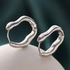 Brincos de metal geométricos irregulares estilo frio personalizados 2023 novos brincos femininos da moda simples versáteis