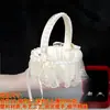 Cesta de Mano para Lanzar Flores de Dama de Boda Cesta de Flores de Boda Hecha a Mano con Encaje Decoración con Lazo Blanco Accesorio de Boda