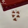 Pedra Sultana de Cor Mutável em Formato Triangular Que Muda de Cor sob Diferentes Condições de Luz. Fornecimento Direto da Fábrica Atacado
