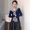 Conjunto de Duas Peças Xale Listrado Estilo Europeu Suéter de Tricô Bordado Suéter de Manga Longa Feminino Camada Base para o Início da Primavera Top que Reduz a Idade