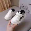 Zapatos de Lona Blancos de Moda para Niños Zapatos Individuales 2026 Casual Nuevo Estilo Zapatos Deportivos para Niñas Zapatos de Bebé Zapatos de Tabla Suela Suave Otoño