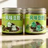 Salsa de Frijol Fermentado de Sichuan con Cilantro y Cebolletas, una especialidad de Sichuan, es un plato salado encurtido con un sabor casero que combina bien con el arroz y los fideos