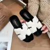 Chinelos Peludos Chinelos Europeus e Americanos Modernos Casuais para Usar ao Ar Livre Outono e Inverno Chinelos Novos de Pelúcia com Solado Plano para Casa e Uso ao Ar Livre