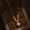Novo 2023 micro cravejado zircônia elegante corrente clavícula feminina design de nicho pétala de rosa colar versátil