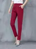 Calça Feminina Skinny Slim Fit Nova para Primavera e Outono com Efeito Drapeado, Calça Versátil Casual Tendência de Nove Pontos para Roupa Externa
