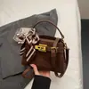 Bolso Pequeño Retro de Lujo Ligero 2025 Otoño Nuevo Moda para Mujer Bolso Cruzado Versátil Bolso de Mano Retro Estilo Kelly